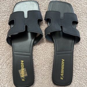 Black Slide Sandals with Cutout Strap - Fashion